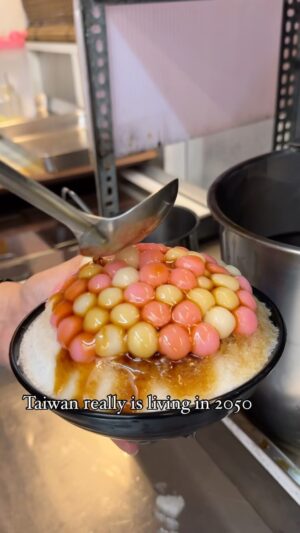 Chahat Anand Instagram - Share this with someone 🤩 isko dekhna bhi kitna soothing. Mko koi vapis bhejdo sirf iske lie itna acha tha ye. 
 
ye vali city m sirf do chezo ke lie gyi thi and i am glad gyi. 🙆🏻‍♀️
📍Tang yuan , apioca pearls tainan 

#tapioca #dessertgoals #tastydessert #dessertfirst