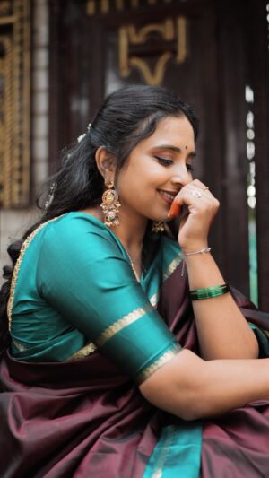 Chandana Ananthakrishna Instagram - ✨🌸

Part 2

In frame- @chandana_ananthakrishna 
Styling - @tiny_blinks_photography @teju_tejashree 
Location- @elementscelebratebangalore 
MUA - @swasthi_makeovers 
Concept&shotby- @tiny_blinks_photography @stories_magic_ 
Saree& blouse- @mysoreshreecollections @navis_designer_studio 

#conceptshoot #traditional #traditionalvideo #reels #potraits #potraitphotography #cinematicshoot #tinyblinksphotography