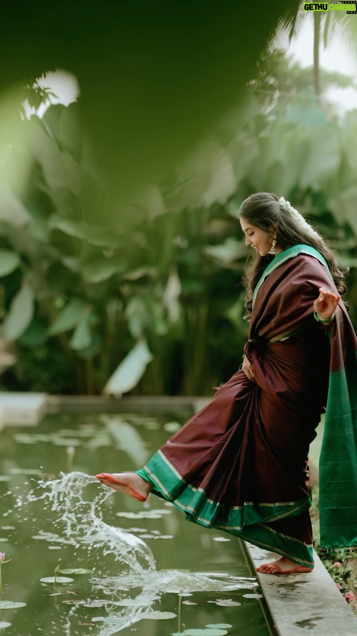 Chandana Ananthakrishna - 75.6K Likes - ✨🌸
Wait for part 2 coming soon…
In frame- @chandana_ananthakrishna
Styling - @tiny_blinks_photography @teju_tejashree
Location- @elementscelebratebangalore
MUA - @swasthi_makeovers
Concept&shotby- @tiny_blinks_photography @stories_magic_
Saree& blouse- @mysoreshreecollections @navis_designer_studio
#conceptshoot #traditional #traditionalvideo #reels #potraits #potraitphotography #cinematicshoot #tinyblinksphotography
