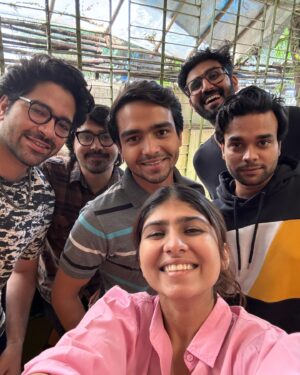 Chandni Bhabhda Instagram - I recently did an Acting Workshop from @seemabhargavapahwa Ma’am 
Yeh 10 din were one of the best 10 days of my life ♥️ 
Kitni saari cheezein seekhne mili. 
- Khud ko janna seekha 
- Thinking and sticking to the thought of the character. 
- Hadsa > Action > Reaction 
- Actor kabhi jhooth nahi bol sakta camera ke aage, camera sab pakad leta hai. 
- Acting is a team work aap akele kuch nahi kar sakte. You must have empathy for everyone. 
- Sirfh apne liye kaam nahi karna hai, pure group ke liye kaam karna hai 
- Observation > Impluse > Feel
- Not loosing yourself to anything 
- Feeling every emotion and letting go the fear of judgment. 
Khul ke galtiyaan kari kyonki koi judge nahi kar raha tha & Met amazing talented people too. 
Grateful and Thankful for this workshop. ♥️🧿🫶

#Chandni #ActingWorkshop #seemapahwa