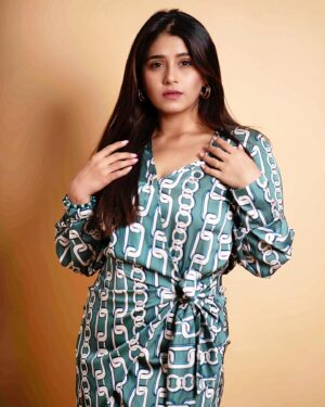 Chandni Bhagwanani Instagram - Alag hoon... ... ... galat nahi.😉
..
..

…
#chandnibhagwanani #photooftheday #happyvibes #goodlife #blessing #trending #love #work #fashion #zara
