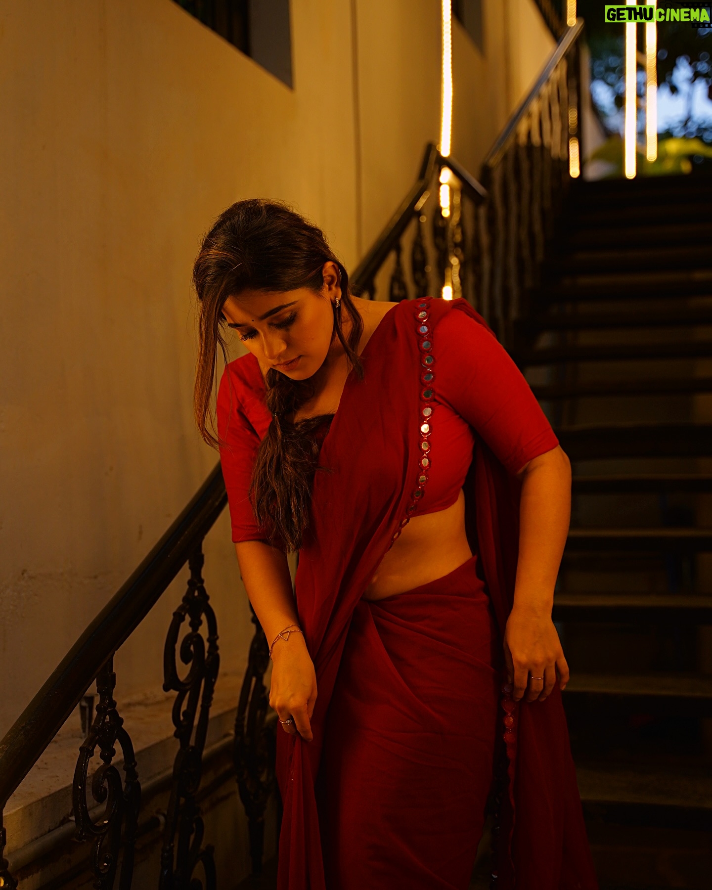 Chandni Bhagwanani - 67.1K Likes - The lady in red
..
..
..
#chandnibhagwanani #trending #saree #redaesthetic