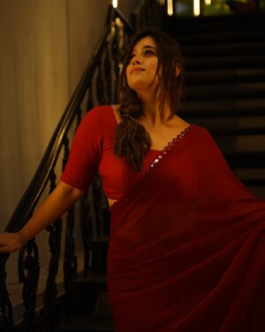 Chandni Bhagwanani Instagram - The lady in red 
..
..
..
#chandnibhagwanani #trending #saree #redaesthetic