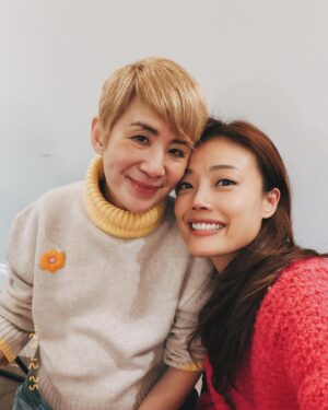 Charlene Choi Instagram - Happy Boxing Day 🎄🎁

香港見唔到呢度見到哂

開心到喊