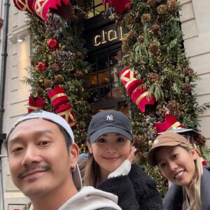 Charlene Choi Instagram - Merry Christmas 🎄❤️
Here are some Christmas Eve photo dumps 😝

#christmasparty2024
#happiestchristmasever 
#日日都好好笑
#衆志成城為聖誕 😏
#每個人都有自己功能 
#我愛嘅人同愛我嘅人都係身邊 ❤️❤️