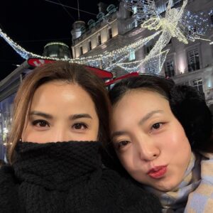 Charlene Choi Instagram - Merry Christmas 🎄❤️
Here are some Christmas Eve photo dumps 😝

#christmasparty2024
#happiestchristmasever 
#日日都好好笑
#衆志成城為聖誕 😏
#每個人都有自己功能 
#我愛嘅人同愛我嘅人都係身邊 ❤️❤️