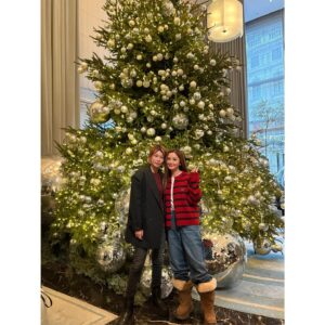 Charlene Choi Instagram - Merry Christmas 🎄❤️
Here are some Christmas Eve photo dumps 😝

#christmasparty2024
#happiestchristmasever 
#日日都好好笑
#衆志成城為聖誕 😏
#每個人都有自己功能 
#我愛嘅人同愛我嘅人都係身邊 ❤️❤️