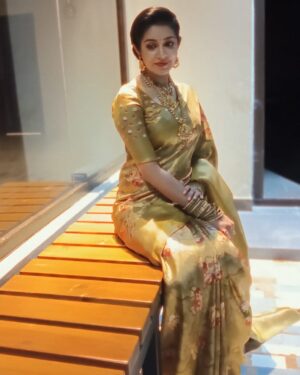 Chaya Singh Instagram - Real Gold is not afraid of the melting pot⭐️

Stylist: @nithiyamogli 
  @rafiullah78 
Hair: @geetha_hairstyle 
PC: @gowthamgb100 

#picoftheday #actress