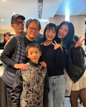 Cheryl Yang Instagram - 歡歡喜喜 開開心心 的 殺青了🌹
好喜歡所有的人💕🥰
殺青後唯一想做的事
調 時 差 ！

#今晚11點上床