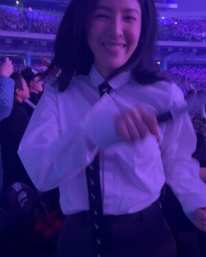 Cheryl Yang Instagram - 每一次演唱會～都會臣服於妹姐歌聲、魅力及舞台，而且一次比一次深！真想場場都在！！🤣🤣🤣羨慕今晚去看演唱會的你們～

#感謝這世界有張惠妹的歌聲
#要能hold住大巨蛋是非凡之人
#要特別感謝川哥🌹
#跳起來