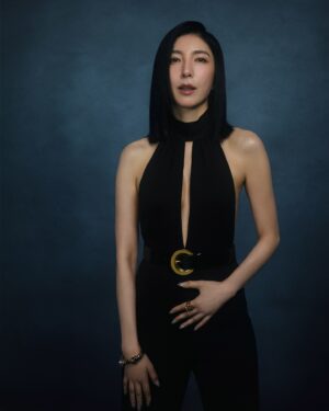 Cheryl Yang Instagram - 午安🥰非常的感謝來自大家的祝福🥹

下了台那一刻，還是覺得有點不真實的走著想著，但看到每一個人用最誠摯祝福的眼神跟我說著：恭喜妳！！恭喜妳！！🥹
我感受到每一個人都比我還要開心😭😭😭讓我覺得我何其幸運，謝謝！真心的謝謝每一位跟我說恭喜的你們，這一刻我發現，我是無比的幸福，被許多人愛著、支持著🩷我會永遠的記住這一刻～

還請見諒在台上情緒有點激動沒有好好的說話（畢竟我也是第一次上台啦～～😂）我想好好謝謝林冠慧導演，沒有她這麼精采的劇本，就不會有這麼多生動的人物及感人的故事，謝謝妳相信我可以去詮釋妳心中的葉寶生。
謝謝我的帥兒曾敬驊，若沒有你這麼投入在蒲ㄧ永身上，我是沒有辦法當成你的好媽媽。
最重要的是謝謝評審們的肯定！願意把那重要的票投給了我！
最要感謝的是我的媽媽爸爸，從我決定要當演員時，就是給予支持！謝謝我可愛的公司玩下娛樂所有人，願意愛我這有點任性的姐姐🥰，謝謝ㄧ直以來無條件支持我的粉絲們，謝謝我的好友們，願意對我包容與傾聽及鼓勵！

最後我想說～～我會繼續努力拍著我最愛的戲、最愛的表演！外加⋯⋯⋯⋯⋯⋯⋯⋯我最愛的唱跳🤣🤣🤣🤣🤣🤣🤣🤣🤣（可以嗎？🫠🫠

#準備出門讀本去
#我破蛋了
#珍珠串要放在抽屜裡收著了
#如此的幸福有你們陪著我
#我愛你們喔
#這是我第一次沒寫感謝詞
#跟著感覺走
#大家的祝福我都收到了
#很感恩很幸福

感謝讓我美的無後顧之憂團🌹
Stylist: @chenghan_han
Makeup: @wenlee___
Hair: @isiahzin @henrytc0216 @driven.by
Photo: @hellohenryboy