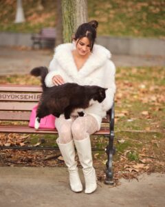 Actress Chetna Pande HD Photos and Wallpapers January 2025