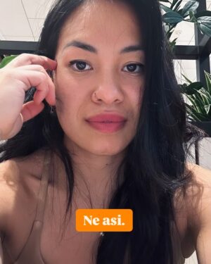 Chila Ta Thuy Instagram - SWAJPUJTE DOLEVA. Kalendář Chili Ta 2025 edice Resting bitch face. 12 měsíců, tisíc emocí, jedna fotka, která se hodí ke všem ročním období. #imjudgingyou Napište mi do komentářů, co si myslíte, že se vám v roce 2025 třeba konečně podaří, nebo se za to zase odsoudíte.