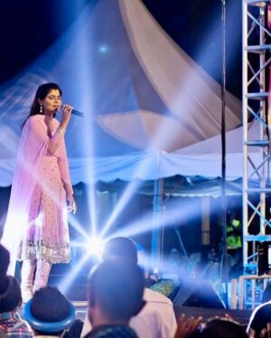 Chinmayi Instagram - Concert 🔥💥
.
.
.
.
.
.
.
#chinmayi #chinmayisripada #chinmayisongs #melodiousqueenchinmayi✨ #oyayiyeayiyae #concert #prideofindia