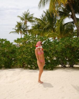 Chloe East Instagram - 🌴bora🌴