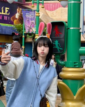 Choi Ye-na Instagram - 크하아앙 나두 왔당🦊🐰🥕