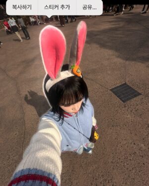 Choi Ye-na Instagram - 크하아앙 나두 왔당🦊🐰🥕
