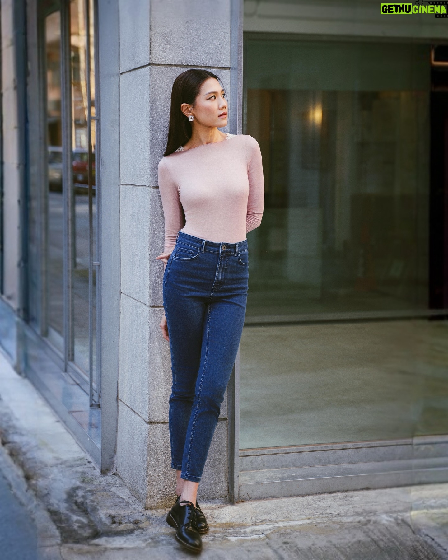 Chrissie Chau - 17.9K Likes - 皮膚敏感又傷風感冒
休息咗幾日終於好返啦
趁住週末梗係約朋友周圍去啦😝
未開工前的快樂準則——
增脂至上遠離敏感😌
Have a nice weekend ☀️
@intimissimiofficial
#theartofitalianlingerie
#ultralightcashmere