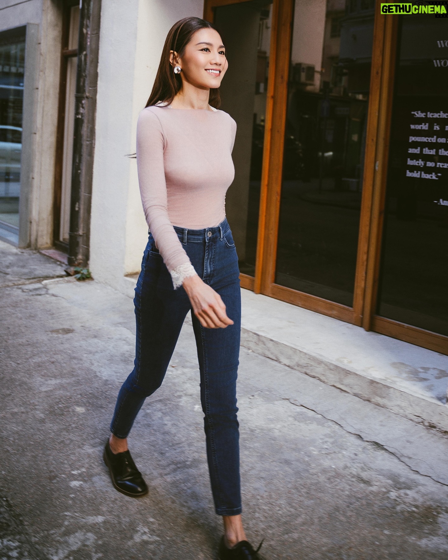 Chrissie Chau - 17.9K Likes - 皮膚敏感又傷風感冒
休息咗幾日終於好返啦
趁住週末梗係約朋友周圍去啦😝
未開工前的快樂準則——
增脂至上遠離敏感😌
Have a nice weekend ☀️
@intimissimiofficial
#theartofitalianlingerie
#ultralightcashmere