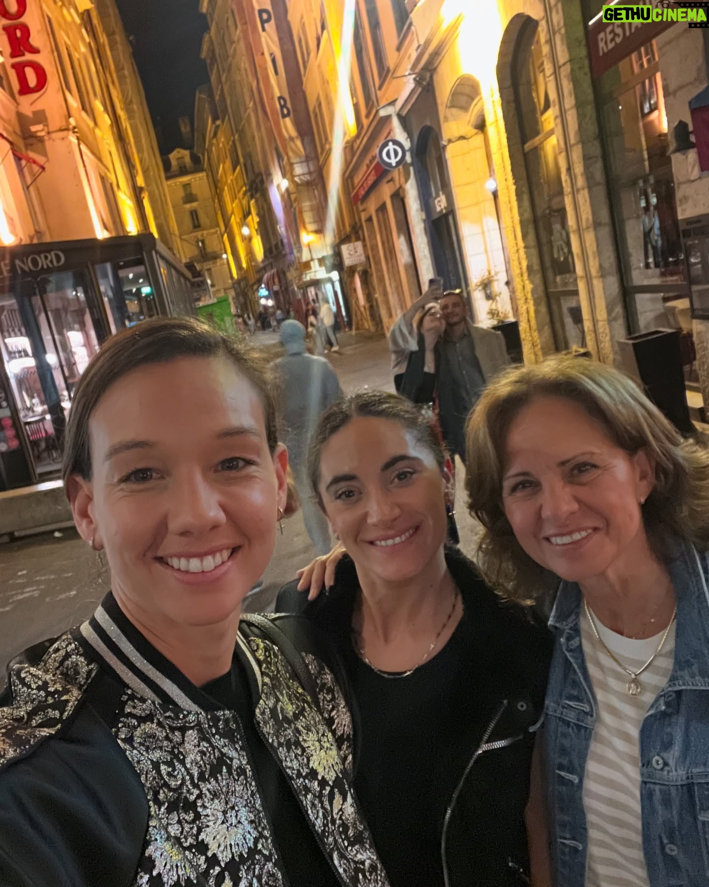 Christiane Endler - 10.2K Likes - ¿Qué les gustaría saber sobre mi vida en Lyon? Déjenme sus preguntitas abajo ⬇️ los leo! ☺️