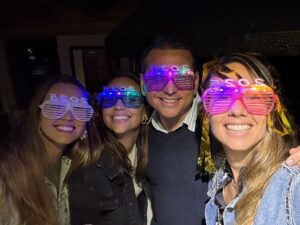 Christiane Endler Instagram - FELIZ AÑO PARA TODOS 🍾🥂 

2025 vamos con todo 👊🏽💥