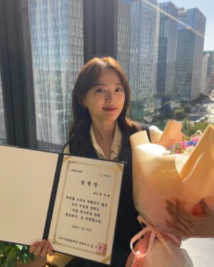 Chun Woo-hee Instagram - ‘서울 유니버설 관광 홍보대사’가 되었습니다🌿
관광약자도 자유롭고 편리하게
모두가 누릴수 있는 서울이 되길 바라면서
보탬이 되도록 노력하겠습니다💪🏻
감사합니다:)