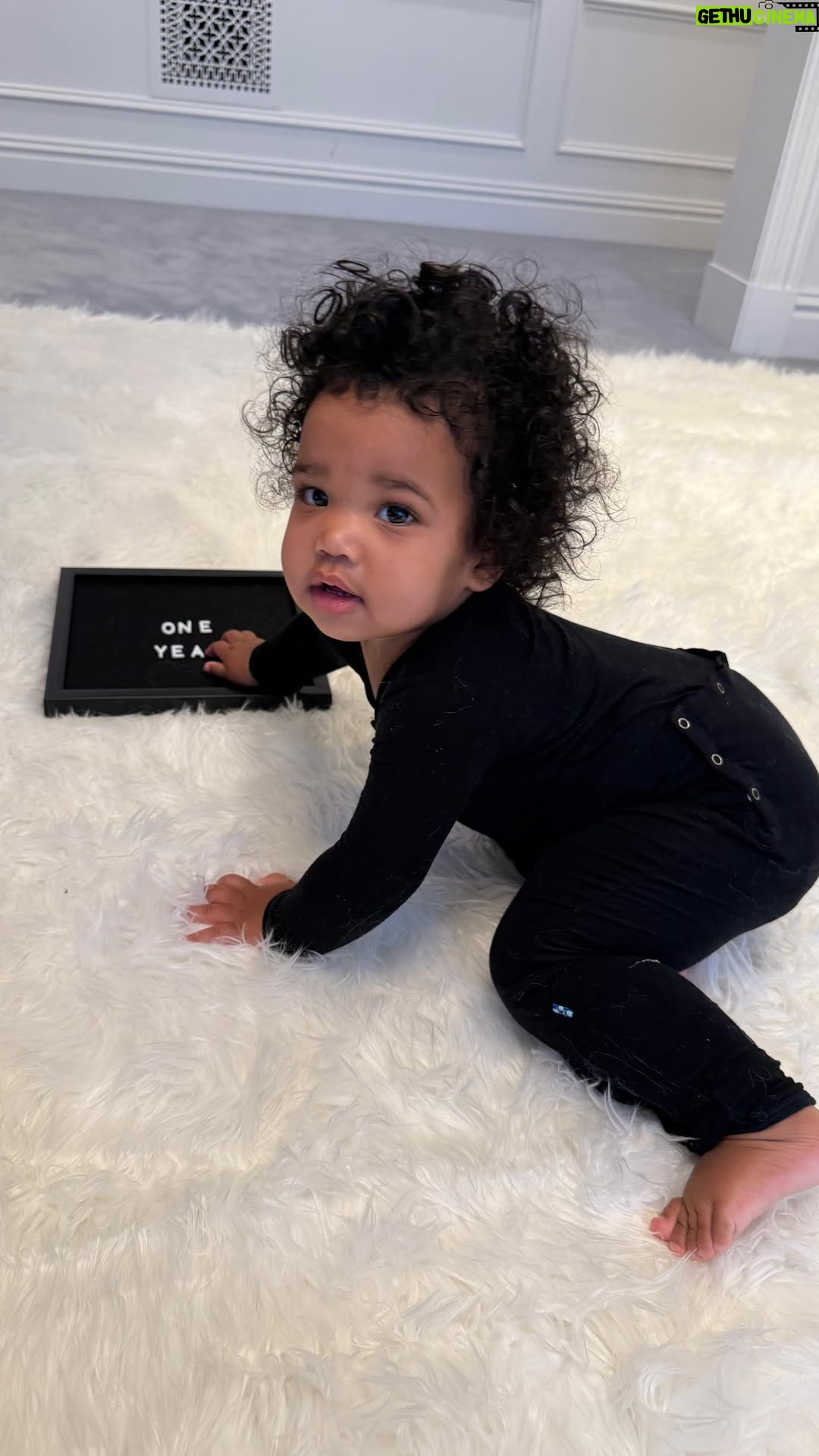 Ciara - 790.5K Likes - One Lap Around The Sun! AMORA IS 1!! 🎂❤️
Happy Birthday Our Sweet Princess! Mommy and Daddy love you so much! @DangeRussWilson