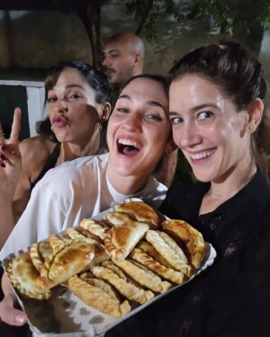 Clara Alonso Instagram - Pasa la vida y seguimos siendo felices con cada encuentro.