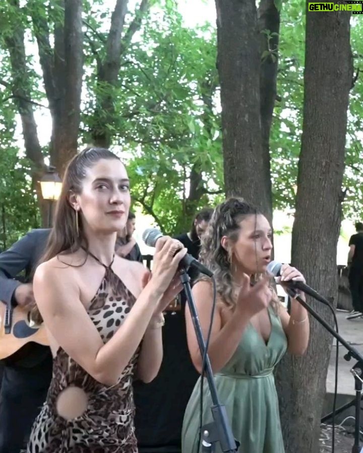 Clara Alonso - 18.6K Likes - El amor en sus formas♡
Se casó @pia_moralejo y todo fue emoción y euforia.
Cantamos, bailamos, lloramos, perreamos, charlamos y quedamos para descansar una semana sin parar.
Felicidades amigos @pia_moralejo y @__pol__