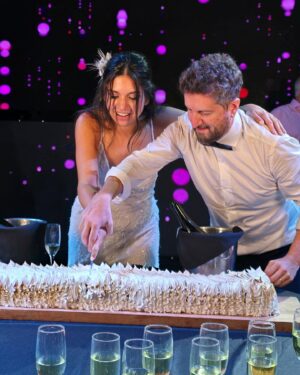 Clara Alonso Instagram - El amor en sus formas♡
Se casó @pia_moralejo y todo fue emoción y euforia.

Cantamos, bailamos, lloramos, perreamos, charlamos y quedamos para descansar una semana sin parar.

Felicidades amigos @pia_moralejo y @__pol__