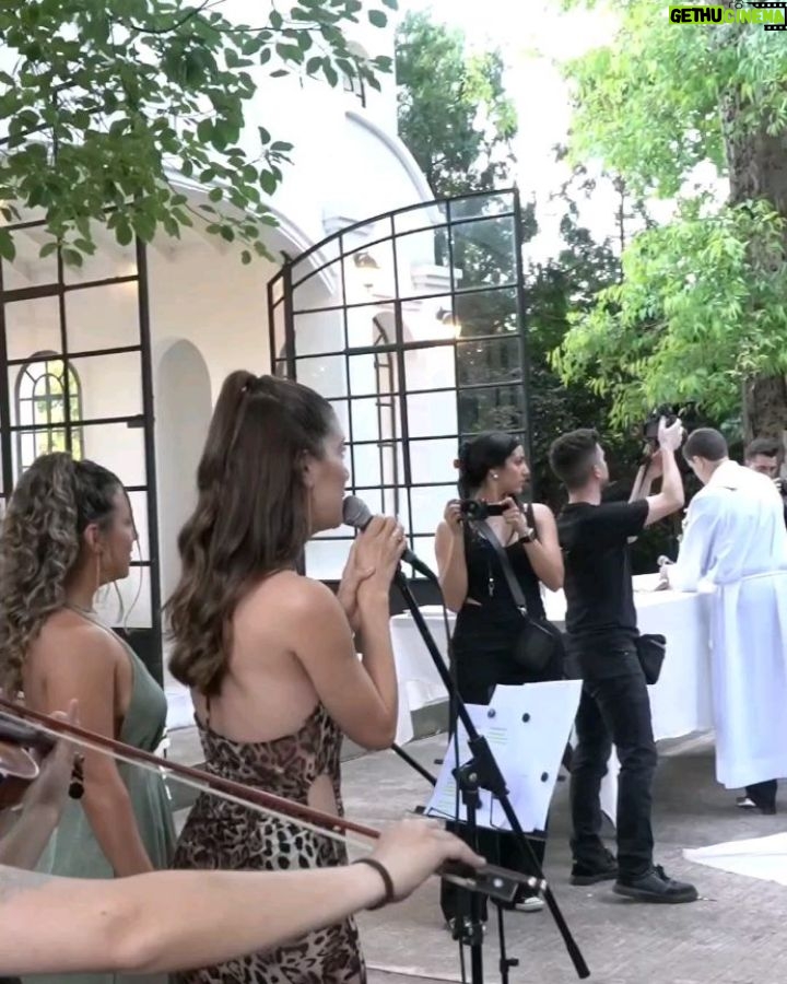 Clara Alonso - 18.6K Likes - El amor en sus formas♡
Se casó @pia_moralejo y todo fue emoción y euforia.
Cantamos, bailamos, lloramos, perreamos, charlamos y quedamos para descansar una semana sin parar.
Felicidades amigos @pia_moralejo y @__pol__
