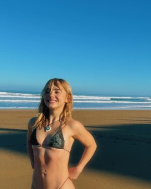 Clara Galle Instagram - Último baño del añoooooo✨✨✨✨
