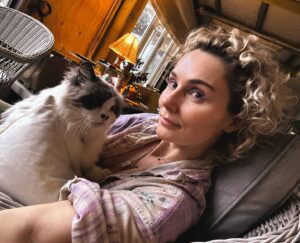 Clare Bowen Instagram - Home is where the construction zone / mobility aids / geriatric felines are. ♥️✨