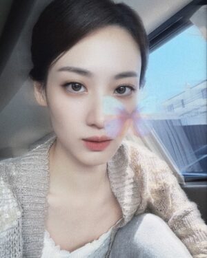 Claudia Kim Instagram - 마에다랑

…동희??