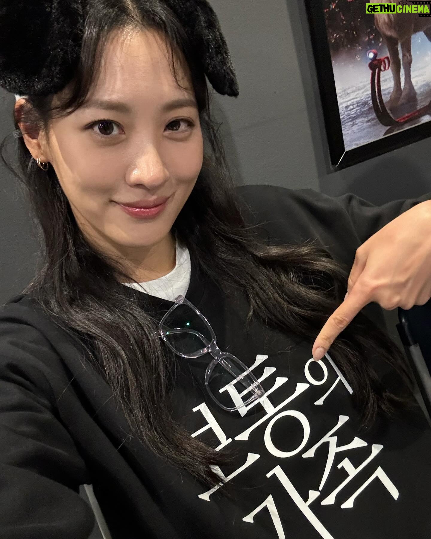 Claudia Kim - 36.1K Likes - 보통의 가족 보러
극장으로 오세요 🖤
이어지는 무대인사에서도 만나요!
#보통의가족 #ANormalFamily
@hivemedia_corp