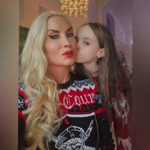 Coco Austin Instagram - Happy Holidays from the " Ice Family" 
🎄🎅🤶🎁🥂
 
Sweaters- @bodycountofficial