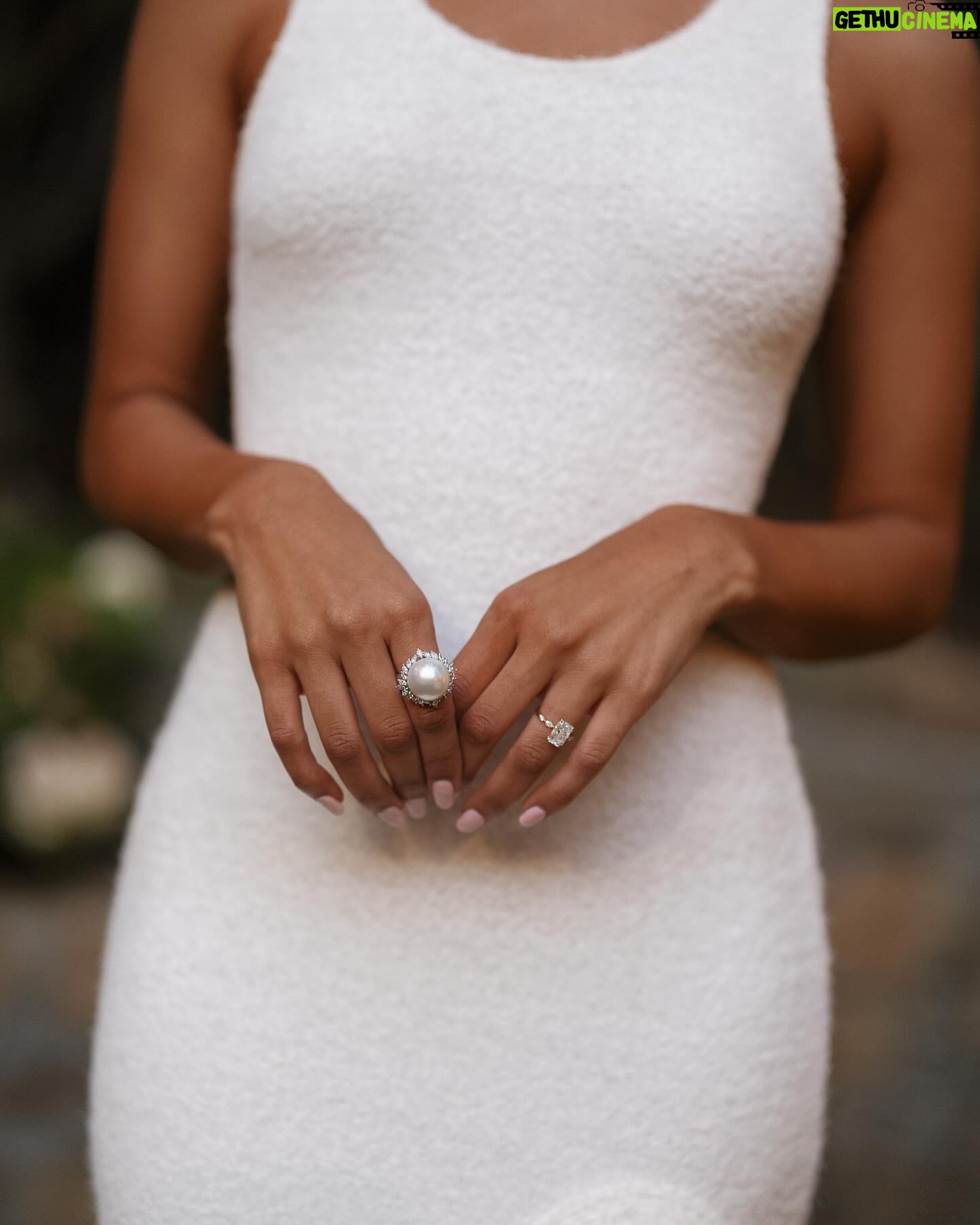 Corinne Foxx - 8.5K Likes - a moment for the rehearsal outfit 💍🤍👰🏽♀️
styling: @daniandemmastyle
hair: @marciahamiltonhair
makeup: @marissa_tomaino
photo: @victoriagoldphotography
event: @gellerevents