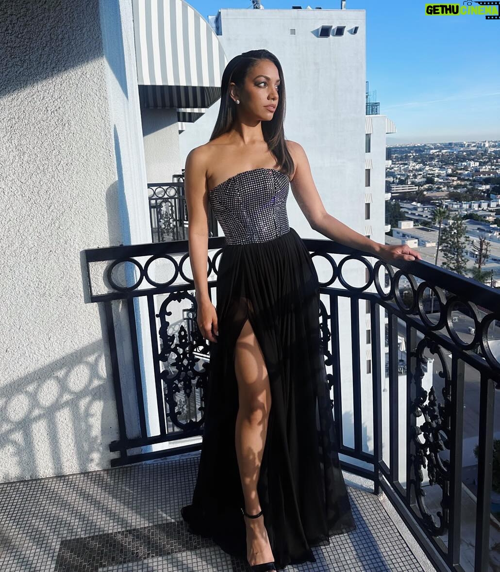 Corinne Foxx - 8.4K Likes - globes 🌟🌎 @dolcegabbana
hair: @marciahamiltonhair
makeup: @marissa_tomaino
asst: @julisssagandara