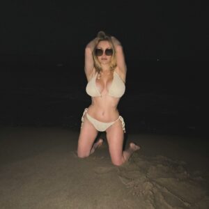 Courtney Stodden Instagram - my happy place 🌊🤍