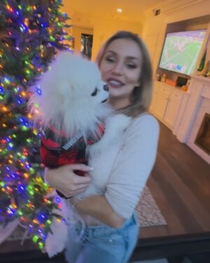 Courtney Stodden Instagram - I hope you, your loved ones and especially your pups had a happy thanksgiving 🐾🖤✨
 #thankful #blessed #thanksgiving