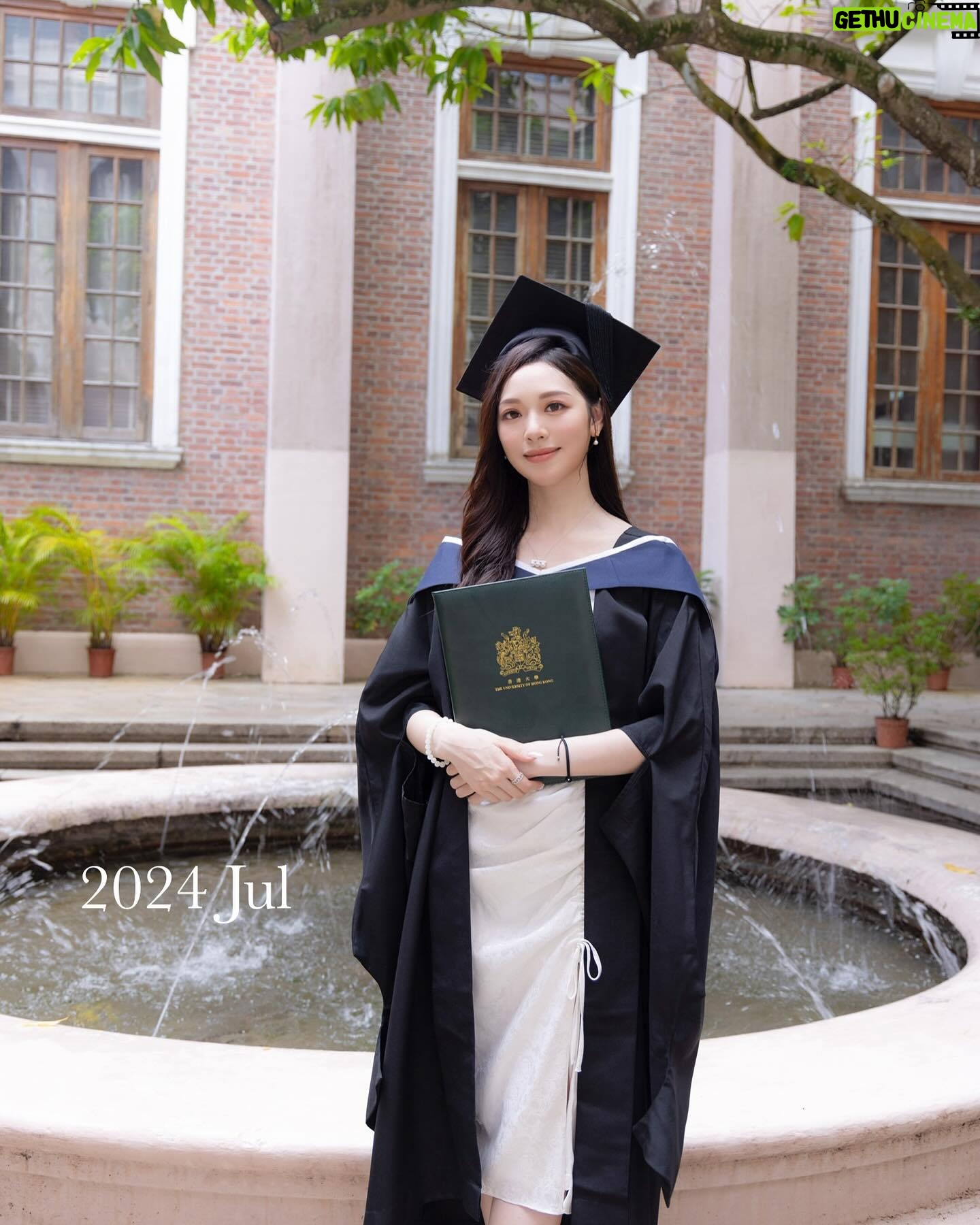 Crystal Fung - 27.9K Likes - 人生的閱歷就像讀書一樣,需要經歷一關又一關的考驗,隨着時間推移,逐步成長。
回顧過去的12年,
我在這間學校從學士成為碩士,不僅學歷有所提升,
自身的各方面也成長了許多。
今日再次踏入校園,我做了一件以前從未想過的事,
而這段video也成為我在這所學校成長旅程的歷史見證。
It’s great to be back. Thank you for having us.
@hku_science @mscfimm
@hkuniversity
