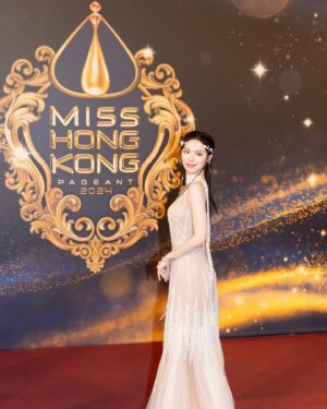 Crystal Fung Instagram - 回想之前的香港小姐決賽夜，那一晚真是華麗璀璨💖
我特別喜歡當晚的造型☺️
感謝團隊為我細心打扮，讓我閃閃發光✨
#throwback 

Makeup : @kayowang 
Hair : @kennychanhair @hola.hair.pets 
Gown : @theweddinggown_official 
Handmade tiara & Accessories : @pamycarie
Crystal by @crystalsbypreciosa
Nails : @handandfootnailspa 
📸 : @ed.win_0418
