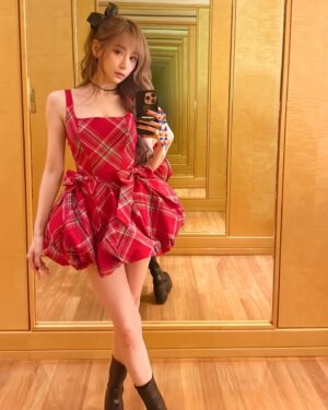 Cyndi Wang Instagram - 昨日結束新加坡快閃工作行程💃🏻
今日SugarHigh2.0南京站出發✈️

#2天2夜快閃
#SugarHigh貳點零世界巡迴演唱會
#王心凌 #CyndiWang