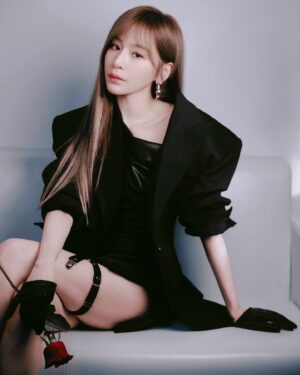Cyndi Wang Instagram - Hey！2024年，你過得怎麼樣？ 
完成了那些勇敢的夢想嗎？ 
有讓你心心念念的人出現在你的世界裡嗎？
記得那場一起唱到嗓子啞掉的演唱會嗎？

如果有未完成的願望，就在2025資料庫裡更新一下，給自己目標，讓生活變得更踏實，
願新的一年，能夠繼續用音樂與微笑傳遞溫暖，
陪伴每一顆心找到簡單的幸福🫶🏻

#王心凌 #CyndiWang