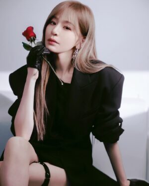 Cyndi Wang Instagram - Hey！2024年，你過得怎麼樣？ 
完成了那些勇敢的夢想嗎？ 
有讓你心心念念的人出現在你的世界裡嗎？
記得那場一起唱到嗓子啞掉的演唱會嗎？

如果有未完成的願望，就在2025資料庫裡更新一下，給自己目標，讓生活變得更踏實，
願新的一年，能夠繼續用音樂與微笑傳遞溫暖，
陪伴每一顆心找到簡單的幸福🫶🏻

#王心凌 #CyndiWang