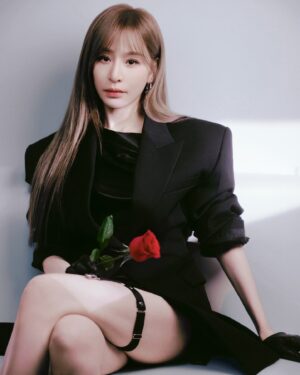 Cyndi Wang Instagram - Hey！2024年，你過得怎麼樣？ 
完成了那些勇敢的夢想嗎？ 
有讓你心心念念的人出現在你的世界裡嗎？
記得那場一起唱到嗓子啞掉的演唱會嗎？

如果有未完成的願望，就在2025資料庫裡更新一下，給自己目標，讓生活變得更踏實，
願新的一年，能夠繼續用音樂與微笑傳遞溫暖，
陪伴每一顆心找到簡單的幸福🫶🏻

#王心凌 #CyndiWang