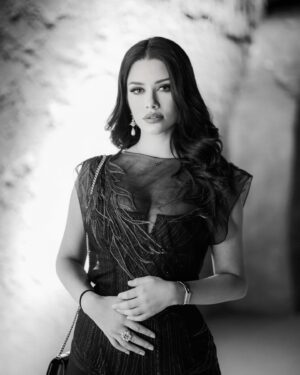 Cynthia Khalifeh Instagram - This dress was made by the amazing Lebanese designer @hassidrissofficial … I can’t wait for the situation in Lebanon 🇱🇧 to ameliorate so our talents can keep achieving big things ❤️
Styled by @sarah.keyrouz ✨
📸: @edgestudios.eg