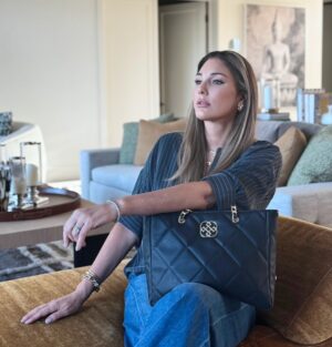 Daisy Fuentes Instagram - It’s not what you spend but how you wear it that counts.

ｄａｉｓｙ ｆｕｅｎｔｅｓ