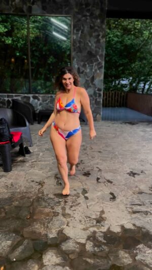 Dalia Gutmann Instagram - "Experiencia GutmannDalia" es un show nuevo que se está armando.
Con material de una señora como yo, perimenopáusica, madre, ex adolescente en los 90, en pareja hace mil aunque no se use más, cambiante, histérica asumida, dudosa, terca, preocupada, impuntual y jocosa.
De éstas y otras cosas hablo en el chow.
Que dónde y cuándo?
Fechas acá👇

✔️Enero
22 Villa Carlos Paz
24 Paseo La Plaza (CABA)
31 Paseo La Plaza (CABA)

✔️FEBRERO
8 Mar del Plata
21 Pilar
22 San Isidro

✔️Marzo
8 Canning
14 Quilmes
15 Palomar
22 Escobar

Entradas en la BIO✨🌸
¿En cuál nos vemos?