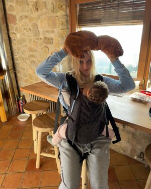 Daniela Blume Instagram - Big Croissant baby mama